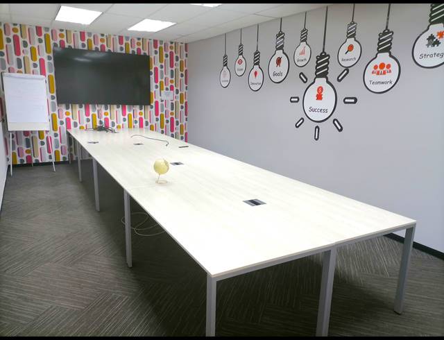 251M² CO-WORKING SPACE TO LET IN DIE HOEWES